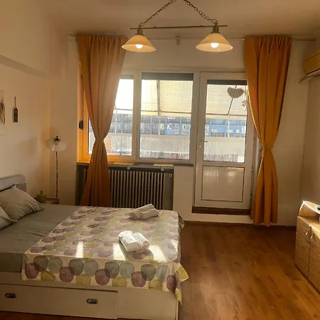 Lazynest - With Balcony On Magheru Daire *
