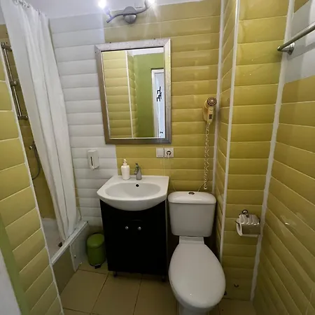 Апартаменти Lazynest - With Balcony On Magheru
