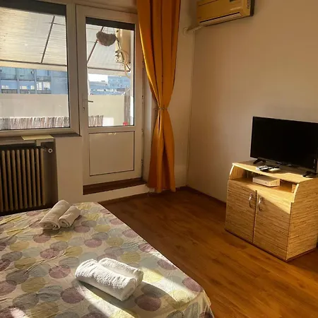 Lazynest - With Balcony On Magheru Апартаменти *